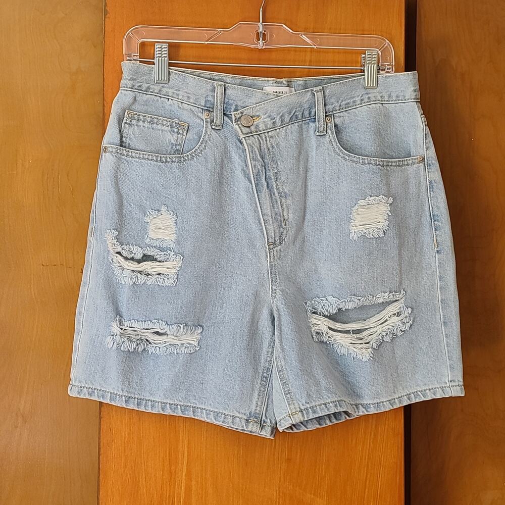 Womens Forever 21 Distressed Denim Shorts 29 Light Wash Mid Rise NWT